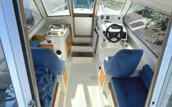 Motorboot Boot mit Kajüte Angelboot mieten Berlin Bild 2