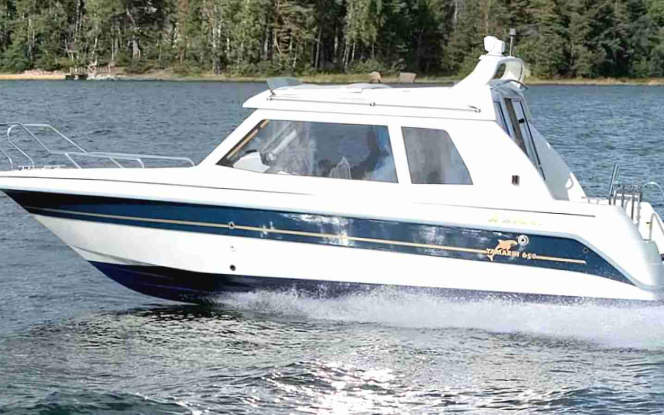 Motorboot Boot mit Kajüte Angelboot mieten Berlin Bild 1