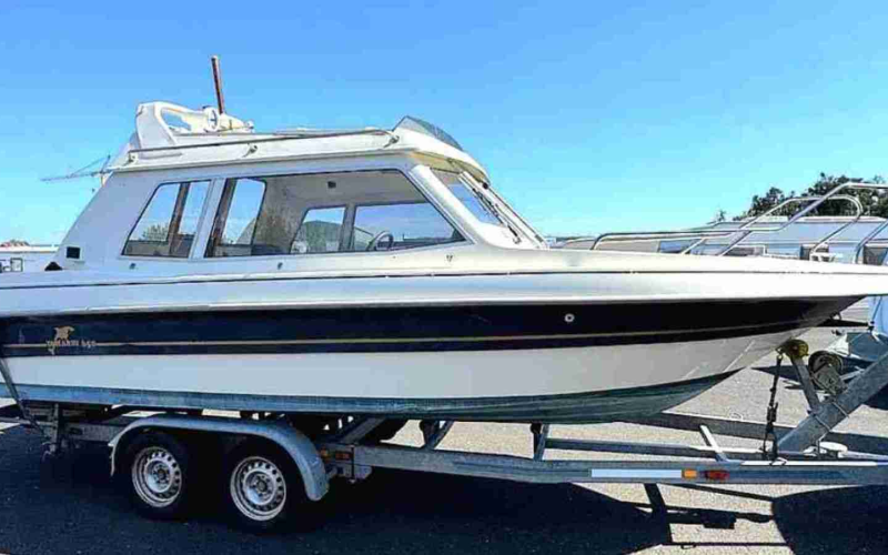 Motorboot Boot mit Kajüte Angelboot mieten Berlin Bild 5