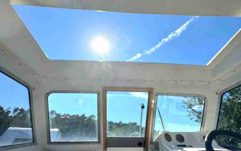 Motorboot Boot mit Kajüte Angelboot mieten Berlin Bild 4