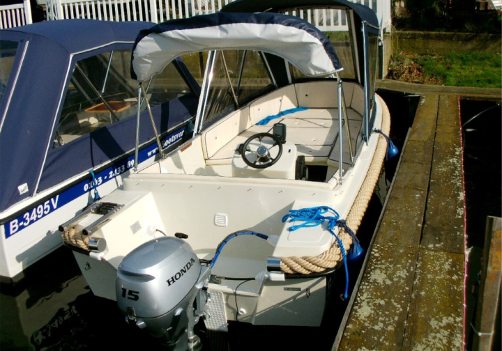 Motorboot führerscheinfreies 15 PS Motorboot Sunny 3 bis 4+3 Pers. ab 96 ? für 3 Stunden Bild 4