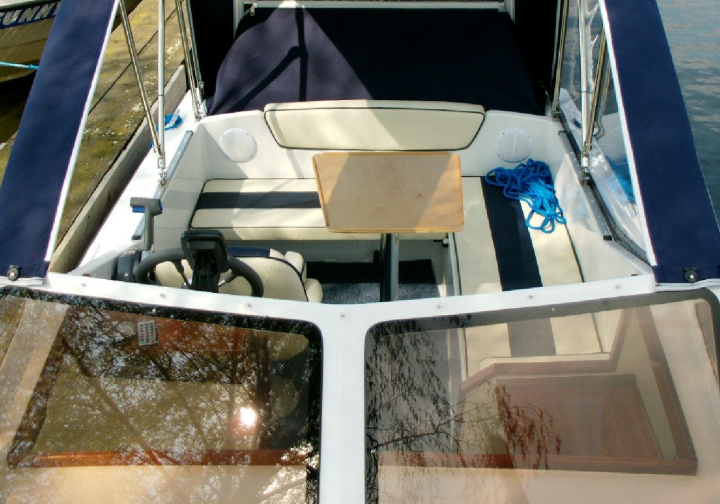 Motorboot führerscheinfreies 15 PS Motorboot Sunny 4 bis 4+1 Pers. ab 90 ? für 3 Stunden Bild 6