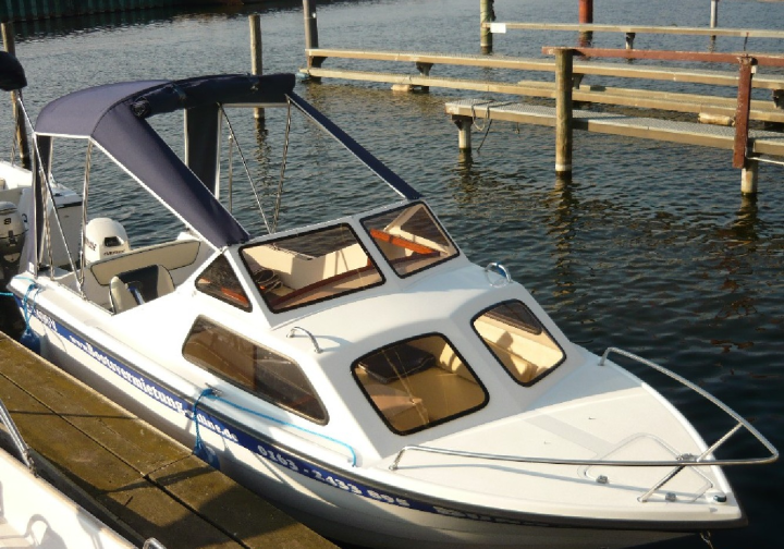 Motorboot führerscheinfreies 15 PS Motorboot Sunny 4 bis 4+1 Pers. ab 90 ? für 3 Stunden Bild 1