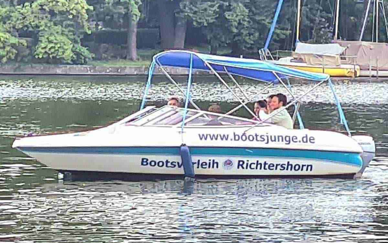Motorboot Führerscheinfreies Motorboot Bowrider ?Manja? in Berlin Köpenick Grünau mieten Bild 2