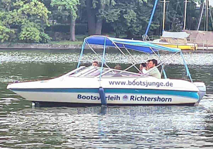 Motorboot Führerscheinfreies Motorboot Bowrider ?Manja? in Berlin Köpenick Grünau mieten Bild 2