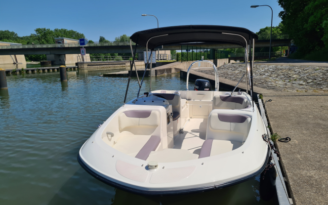 Motorboot Führerscheinfreies Motorboot für 8 Personen mieten Bowrider Bayliner 180XL Element mit 15 PS Bild 2