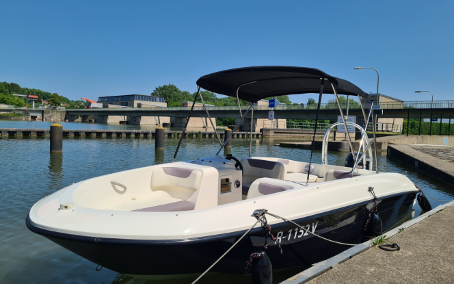 Motorboot Führerscheinfreies Motorboot für 8 Personen mieten Bowrider Bayliner 180XL Element mit 15 PS Bild 1