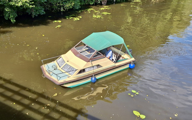 Motorboot Führerscheinfreies Motorboot mit Kajüte - Joey Bild 2