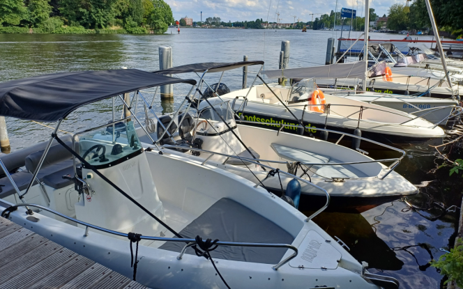 Motorboot Good Times Bild 3