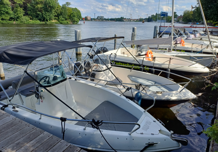 Motorboot Good Times Bild 5