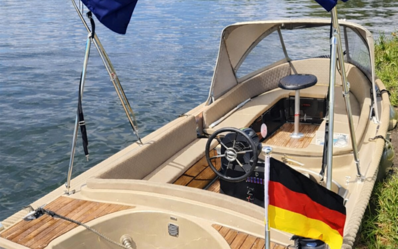 Motorboot Komfortables, führerscheinfreies 15PS Motorboot für bis zu 6 Personen mit Bimini und Cabrioverdeck Bild 4