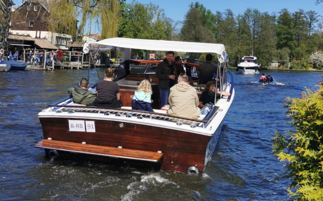 Motorboot Luxusboot für 17 Personen Berlin Bild 5