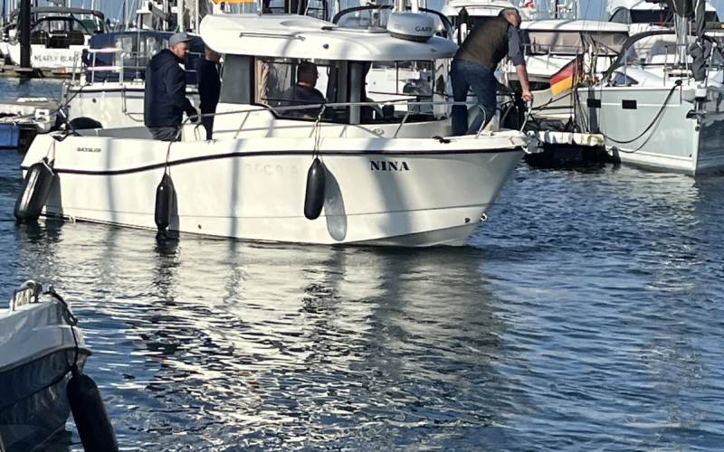 Motorboot NINA, Quicksilver 605 Pilothouse, 115 PS bis zu 6 Personen Bild 1