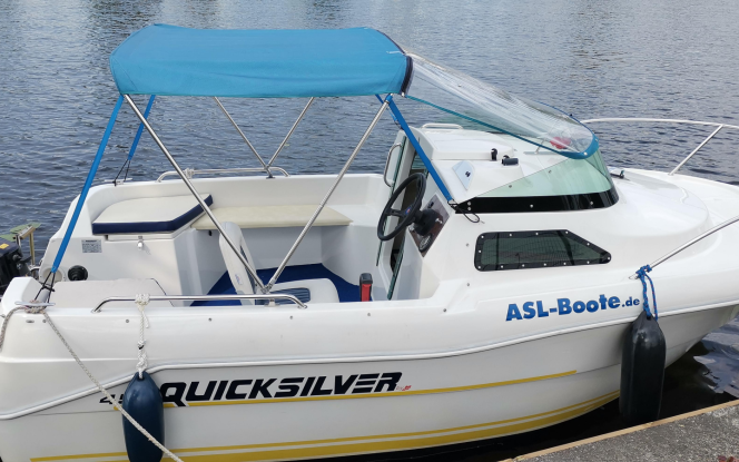 Motorboot Quicksilver Kajütboot Bild 6