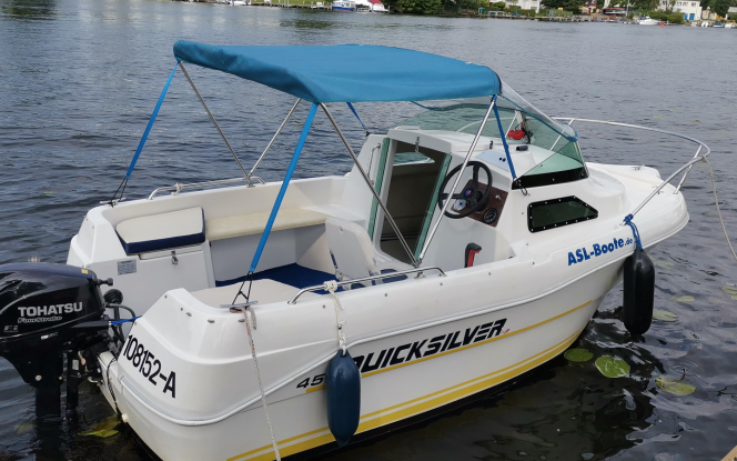 Motorboot Quicksilver Kajütboot Bild 3