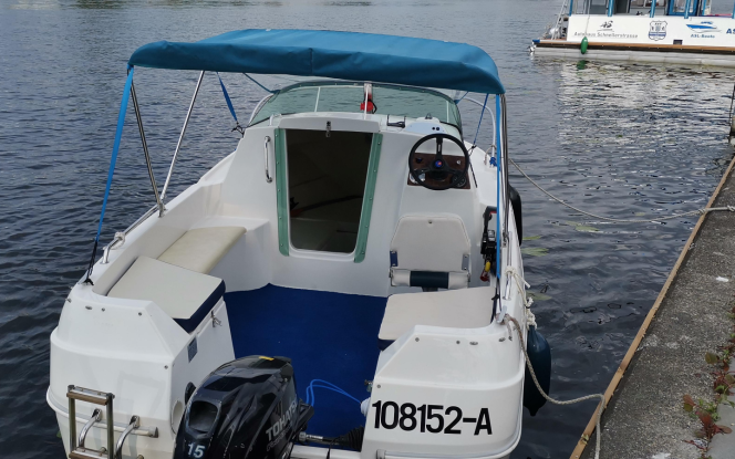 Motorboot Quicksilver Kajütboot Bild 2