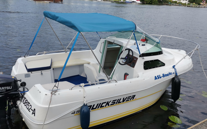 Motorboot Quicksilver Kajütboot Bild 5
