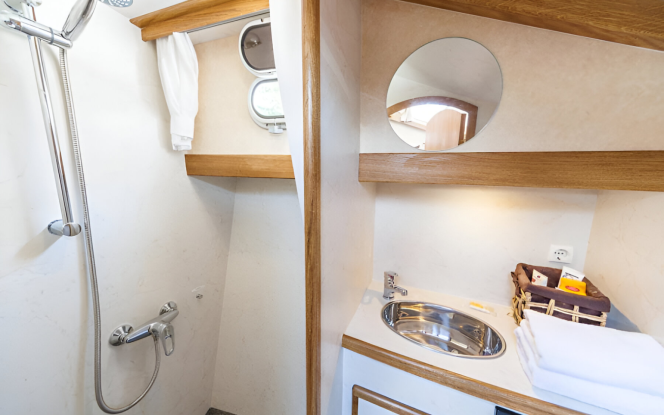 Motorboot Seepferdchen 28 Motorboot für bis zu 6 Personen Bild 4