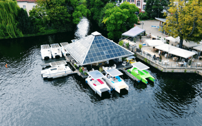 Motorboot SunCat 21 bis zu 8 Personen Solarboot Bild 2