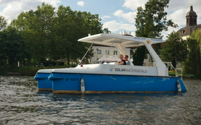 Motorboot SunCat 21 bis zu 8 Personen Solarboot Bild 1