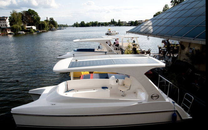 Motorboot SunCat 21 bis zu 8 Personen Solarboot Bild 2