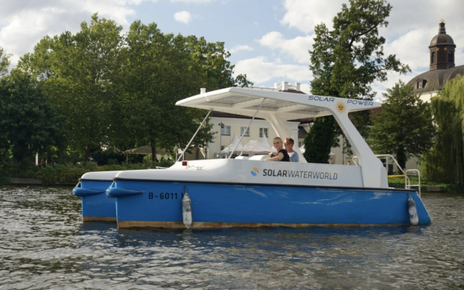 Motorboot SunCat 21 bis zu 8 Personen Solarboot Bild 3