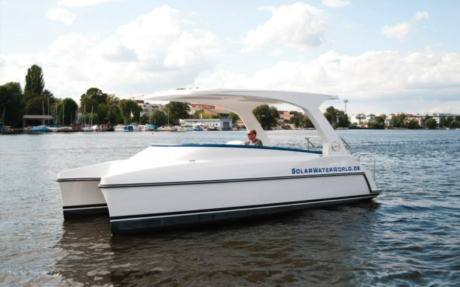 Motorboot SunCat 23 bis zu 12 Personen- Solarboot Bild 1