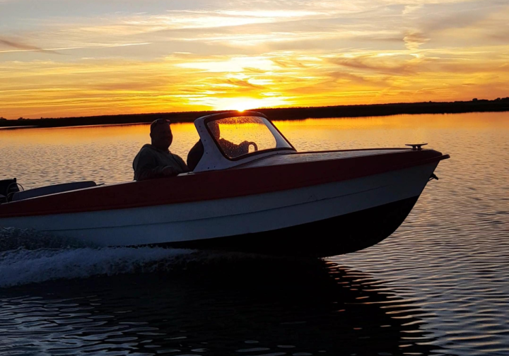 Motorboot Tour in den Sonnenuntergang Bild 1