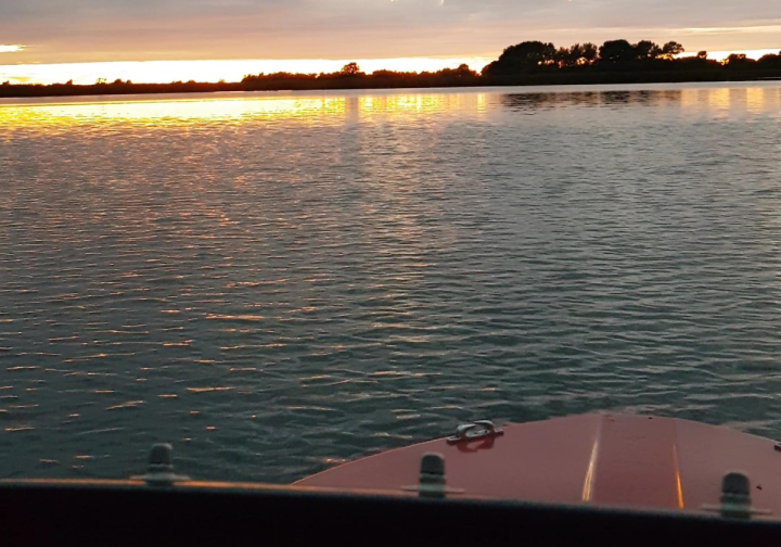 Motorboot Tour in den Sonnenuntergang Bild 5