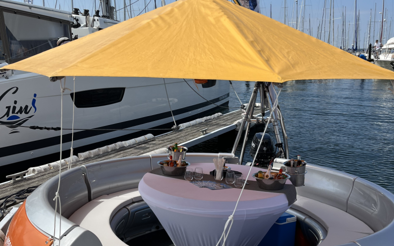 Motorboot USO-Identifizierbares Schwimmobjekt, Spaß im Kreis, einzigartig auf der Ostsee, für bis zu 10 Personen Bild 8