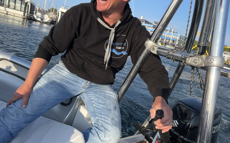 Motorboot USO-Identifizierbares Schwimmobjekt, Spaß im Kreis, einzigartig auf der Ostsee, für bis zu 10 Personen Bild 13