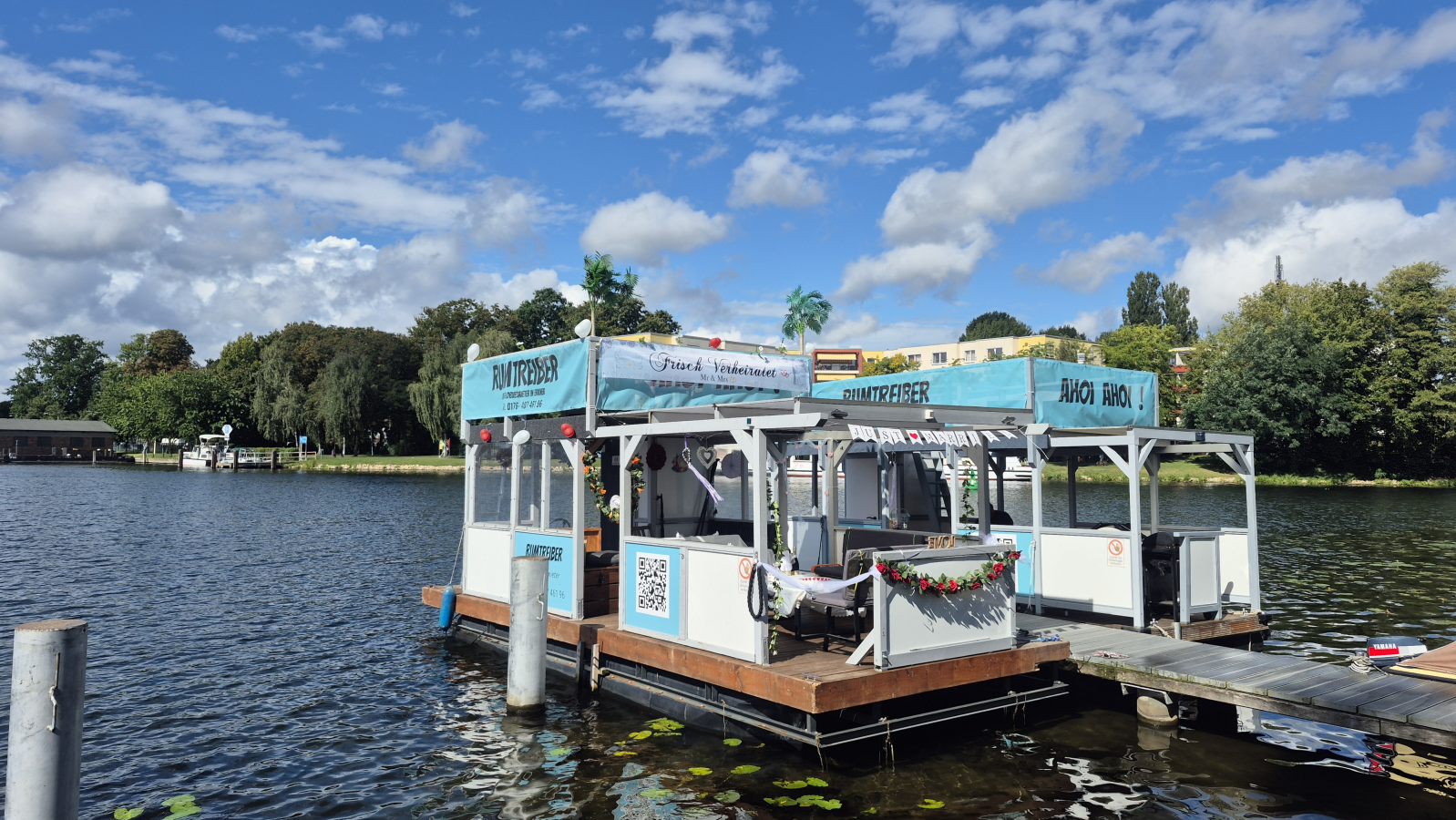 Floss Floß mieten in Berlin – Rumtreiber Partyfloß für bis zu 12 Personen Bild 2