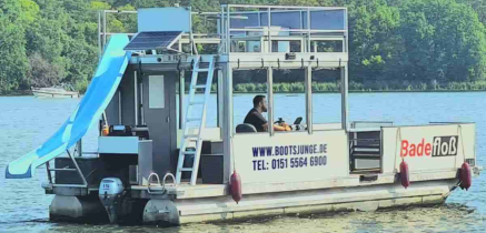 Floss 18 Pers. Partyboot mit Rutsche mieten Berlin Köpenick 15 PS ohne Führerschein mit WC mieten