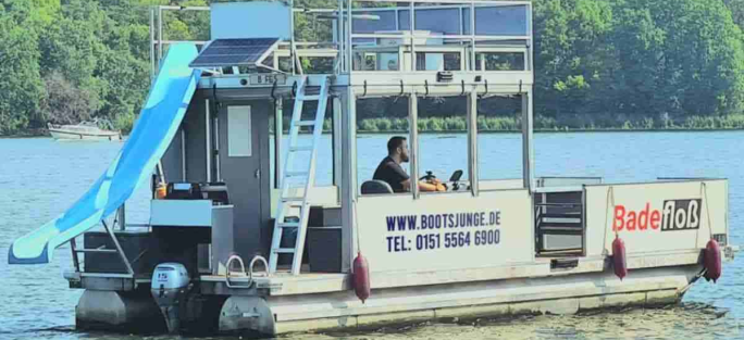 Floss 18 Pers. Partyboot mit Rutsche mieten Berlin Köpenick 15 PS ohne Führerschein mit WC mieten