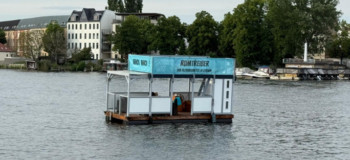 Floss Floß mieten in Berlin ? Rumtreiber II - Partyfloß für bis zu 8 Personen mieten