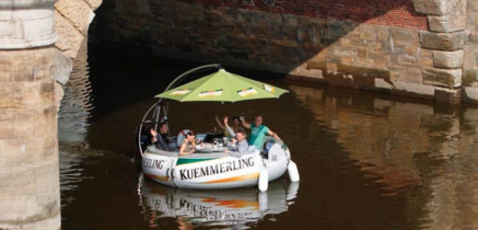 Motorboot Donut-Boot 4 mit integriertem Holzkohlegrill mieten