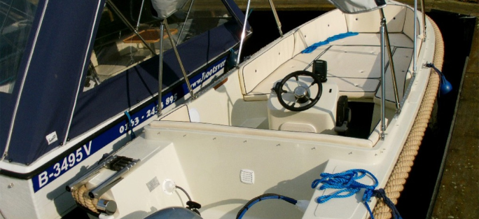 Motorboot führerscheinfreies 15 PS Motorboot Sunny 3 bis 4+3 Pers. ab 96 ? für 3 Stunden mieten