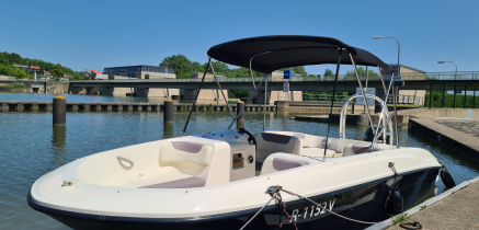 Motorboot Führerscheinfreies Motorboot für 8 Personen mieten Bowrider Bayliner 180XL Element mit 15 PS mieten