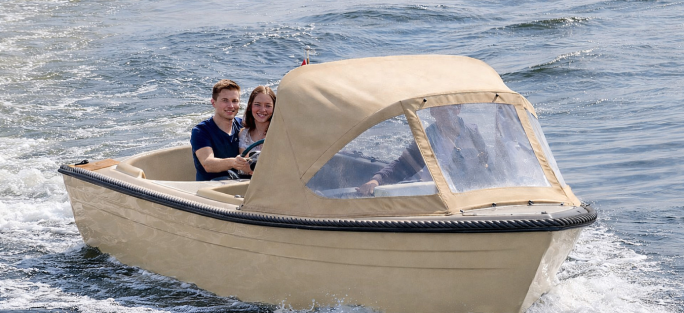 Motorboot Komfortables, führerscheinfreies 15PS Motorboot für bis zu 6 Personen mit Bimini und Cabrioverdeck mieten