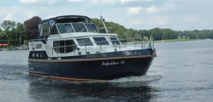 Motorboot Seepferdchen 31 Motorboot für bis zu 8 Personen mieten