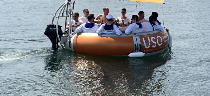 Motorboot USO-Identifizierbares Schwimmobjekt, Spaß im Kreis, einzigartig auf der Ostsee, für bis zu 10 Personen mieten