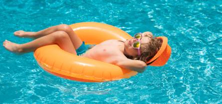 mietboote Bootscharter Boot mieten ohne Führerschein auf der Spree in Berlin