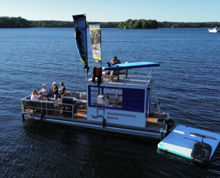 Floß mieten in Berlin: Boote für heiße Tage auf den schönsten Seen