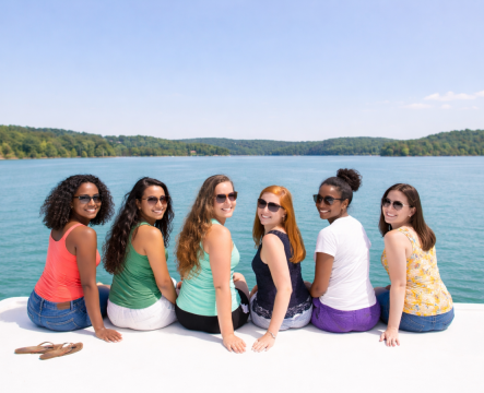 Frauentag Boot mieten, gemeinsame Zeit auf dem Wasser erleben
