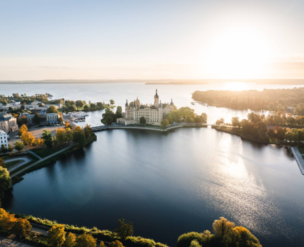 Frühbucherrabatt sichern für deinen Hausbooturlaub Jetzt 10%  auf der Mecklenburgischen Seenplatte