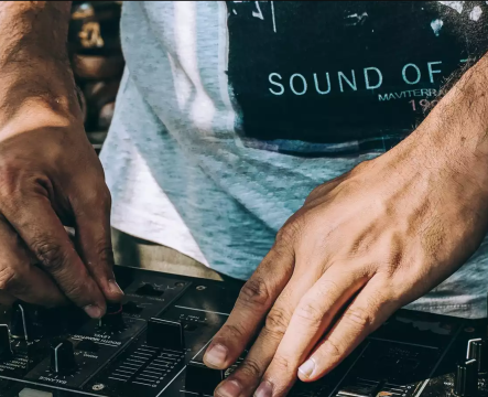 JGA Partyboot ? Feiere den Junggesellenabschied auf dem Wasser Bild 3