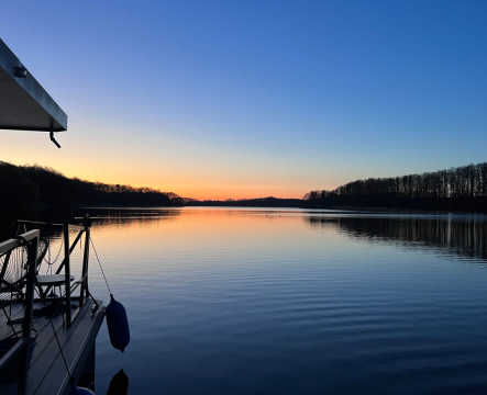 Wann lohnt es sich, ein Hausboot in Müritz zu mieten? Frühling, Sommer, Herbst im Vergleich