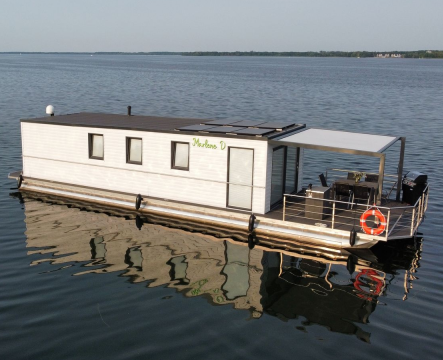 Welche Orte lohnen sich beim Hausboot mieten auf der Müritz zum Baden und Ankern?