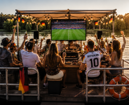 WM 2026 auf dem Floß ? so wird Public Viewing zum Erlebnis