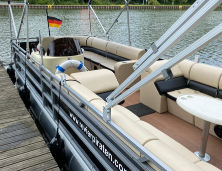 Für jeden Anlass das richtige Partyboot bei den Revierpiraten